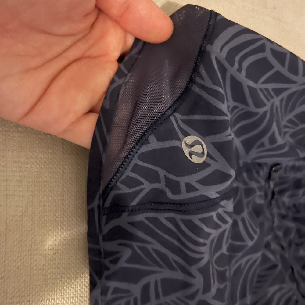 Hot to trot Lululemon short - Picture 2 of 2
